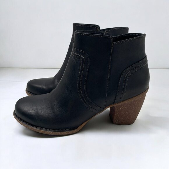 Clarks Carleta Paris Black Leather Ankle Boots Size 8.5 Like New - Picture 1 of 11